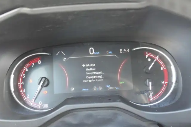 2025 Toyota RAV4 XLE - Photo 19