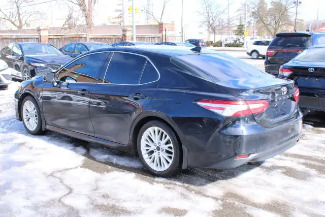 2020 Toyota Camry XLE - Photo 2