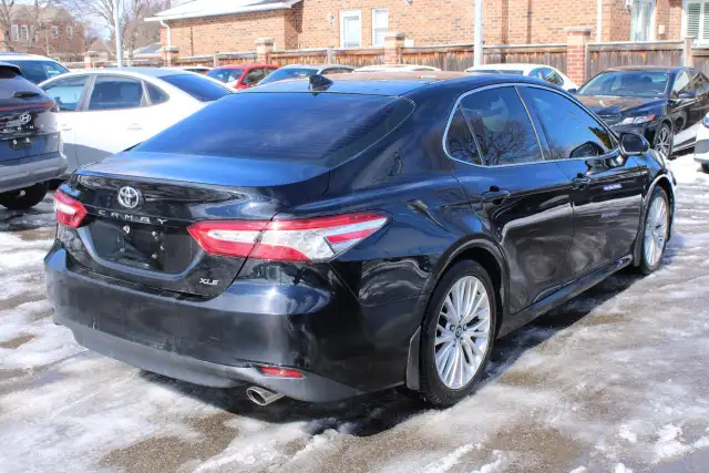 2020 Toyota Camry XLE - Photo 3