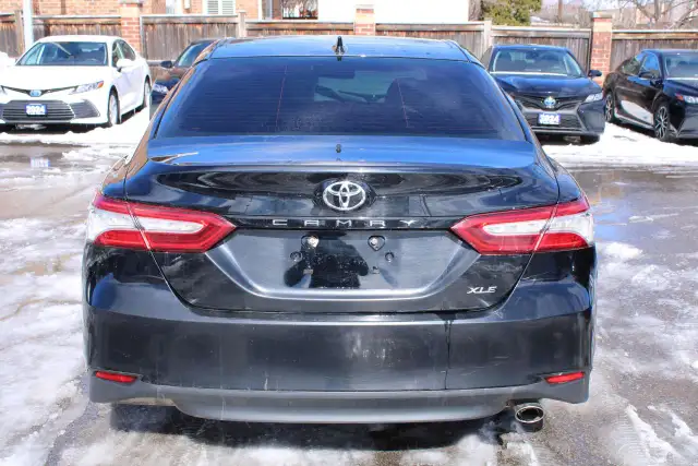 2020 Toyota Camry XLE - Photo 6
