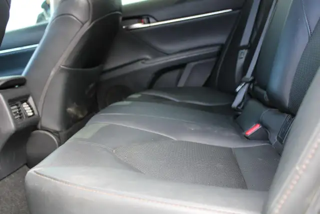 2020 Toyota Camry XLE - Photo 8