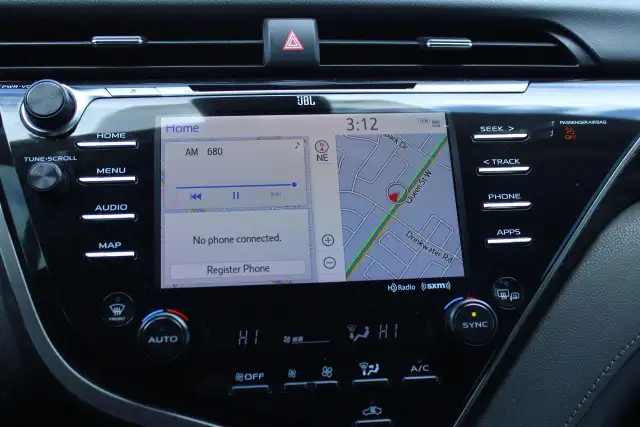 2020 Toyota Camry XLE - Photo 11