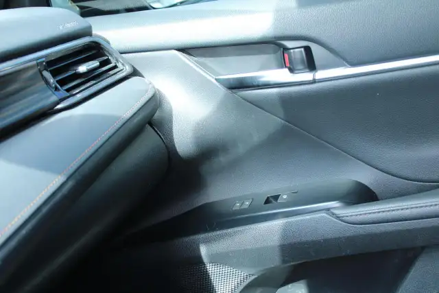 2020 Toyota Camry XLE - Photo 16