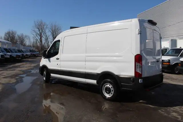 Ford Transit Cargo Van T-250 148' MEDIUM ROOF 32.000 KM 1 SEUL P - Photo 3