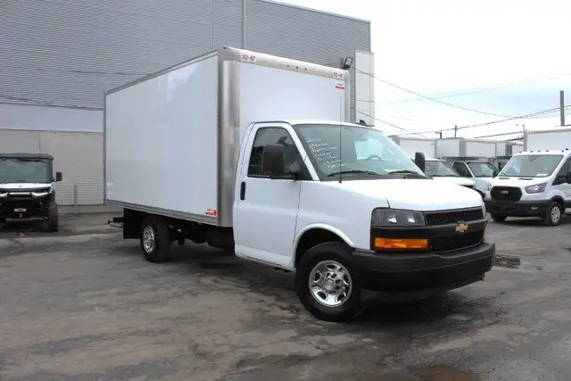 Chevrolet Express Cutaway 3500 CUBE 14 PIEDS ROUE SIMPLE 6.6 LIT - Photo 2
