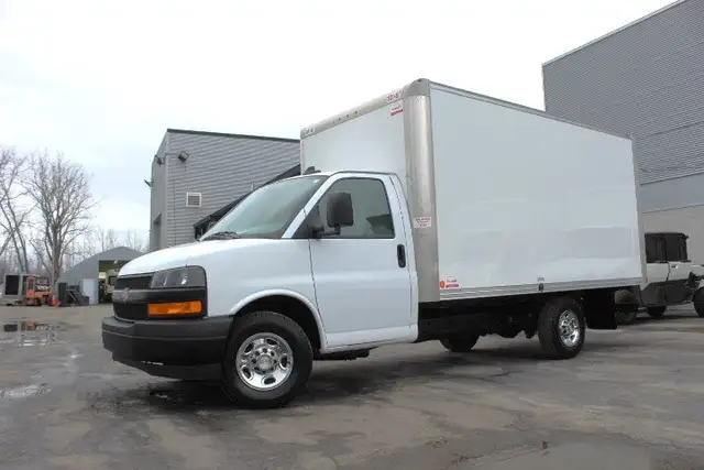 Chevrolet Express Cutaway 3500 CUBE 14 PIEDS ROUE SIMPLE 6.6 LIT - Photo 4