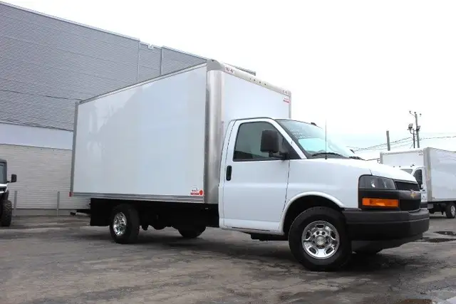 Chevrolet Express Cutaway 3500 CUBE 14 PIEDS ROUE SIMPLE 6.6 LIT - Photo 6