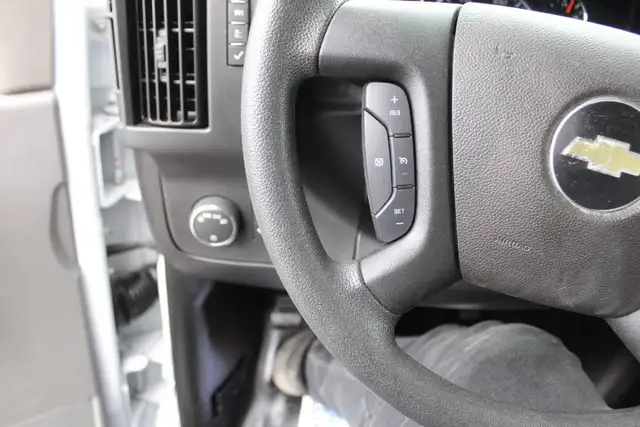 Chevrolet Express Cutaway 3500 CUBE 14 PIEDS ROUE SIMPLE 6.6 LIT - Photo 9