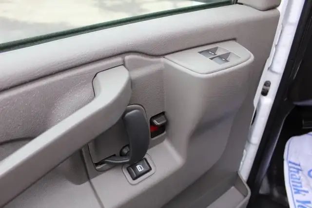 Chevrolet Express Cutaway 3500 CUBE 14 PIEDS ROUE SIMPLE 6.6 LIT - Photo 12