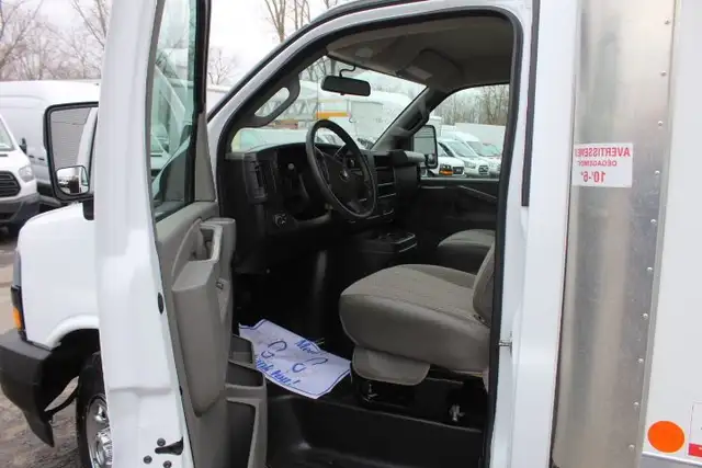Chevrolet Express Cutaway 3500 CUBE 14 PIEDS ROUE SIMPLE 6.6 LIT - Photo 13