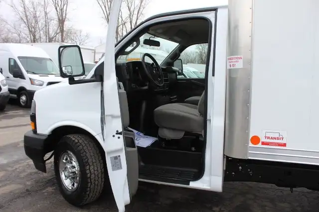Chevrolet Express Cutaway 3500 CUBE 14 PIEDS ROUE SIMPLE 6.6 LIT - Photo 14