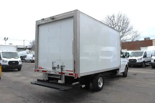 Chevrolet Express Cutaway 3500 CUBE 14 PIEDS ROUE SIMPLE 6.6 LIT - Photo 19