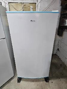 Amana 30' White Upright Standup Freezer Can DELIVER