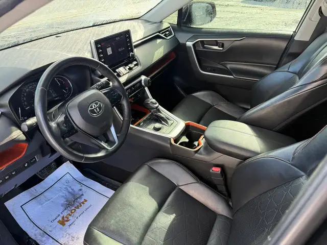 2019 Toyota RAV4 CLEAN CARFAX! AWD! TRAIL! SUNROOF! LEATHER! - Photo 13