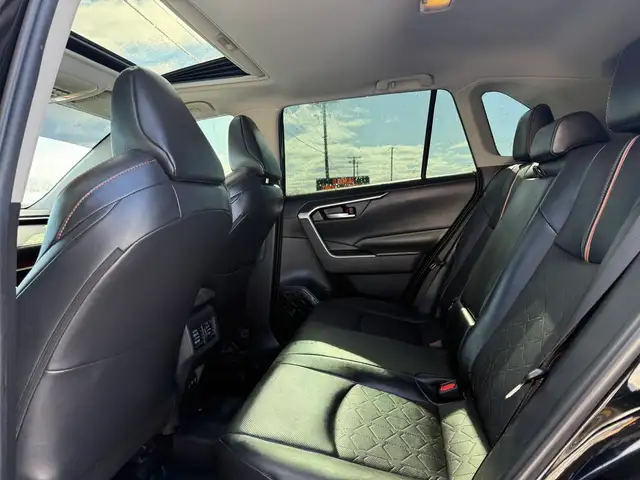 2019 Toyota RAV4 CLEAN CARFAX! AWD! TRAIL! SUNROOF! LEATHER! - Photo 15