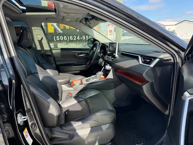 2019 Toyota RAV4 CLEAN CARFAX! AWD! TRAIL! SUNROOF! LEATHER! - Photo 21