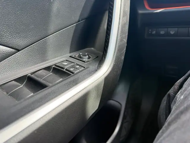 2019 Toyota RAV4 CLEAN CARFAX! AWD! TRAIL! SUNROOF! LEATHER! - Photo 23