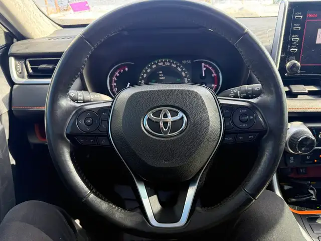 2019 Toyota RAV4 CLEAN CARFAX! AWD! TRAIL! SUNROOF! LEATHER! - Photo 24