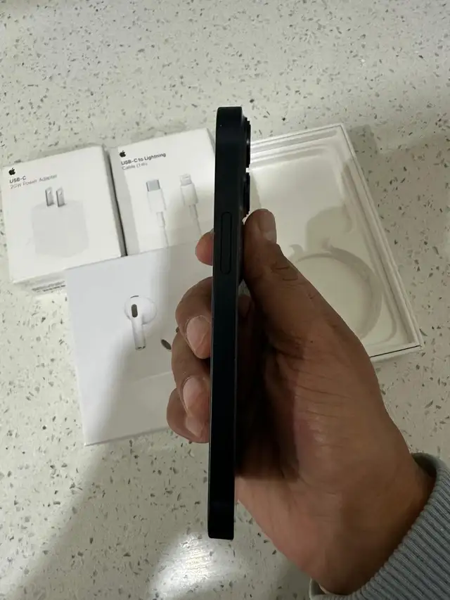 iPhone 13 128gb Airpods/Fast Charger/Delivery - Photo 2