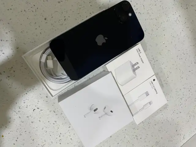 iPhone 14 PLUS 128gb Airpods/Fast Charger/Delivery