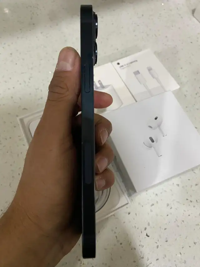 iPhone 14 PLUS 128gb Airpods/Fast Charger/Delivery - Photo 2