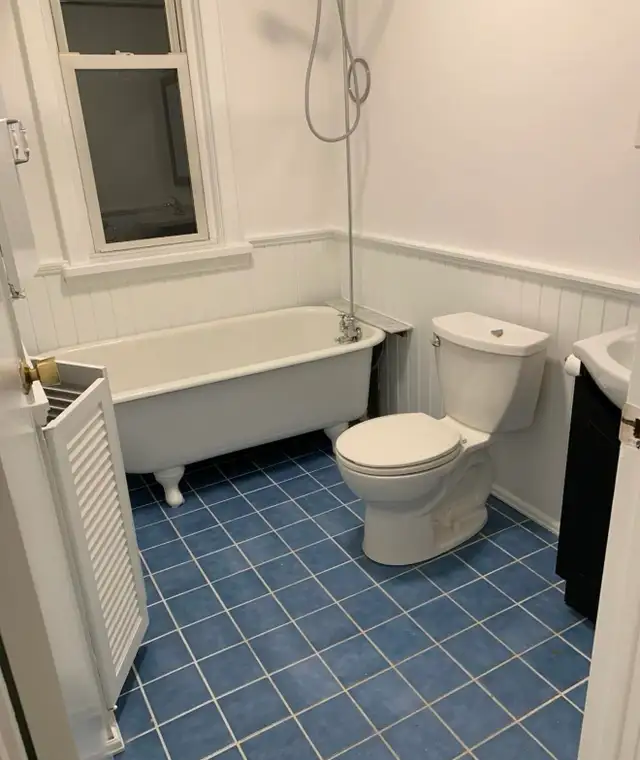 Beaches 1-Bedroom   Huge 600 Sq Ft Terrace | Steps to the Lake - Photo 6