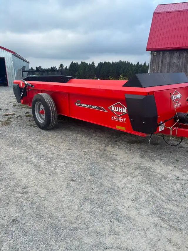 ÉPANDEUR A FUMIER KUHN KNIGHT 1230T