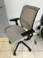 Steelcase Think V2 Chair-Fixed Arms! - Photo 2