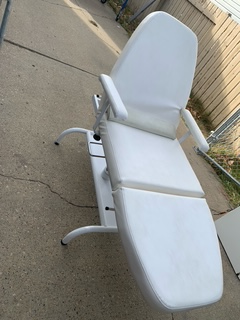 Esthetician Bed - Photo 2