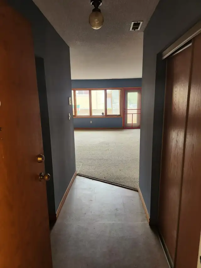 Large Executive 2bdrm 2bath Condo. $1700/m  Avail May 1