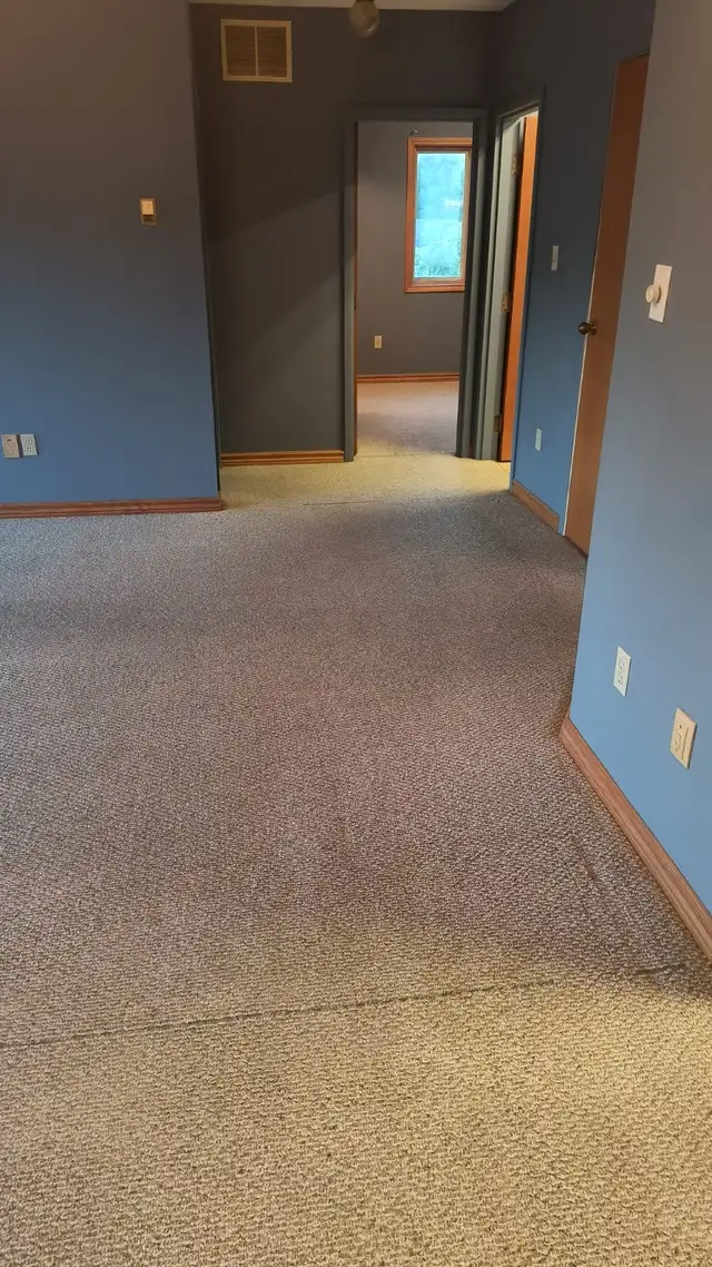 Large Executive 2bdrm 2bath Condo. $1700/m  Avail May 1 - Photo 9