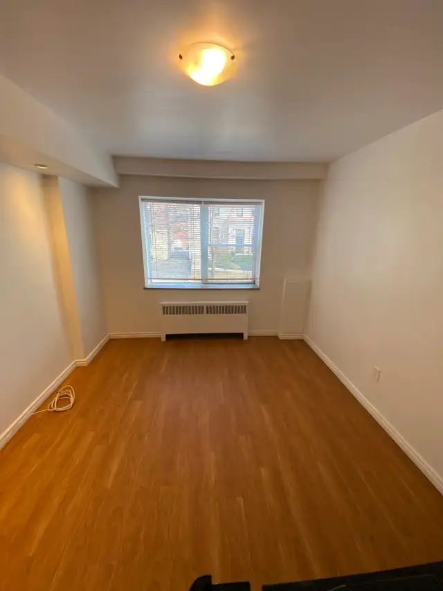 Bachelor/Studio Apartment in Durand Neighbourhood - Photo 2