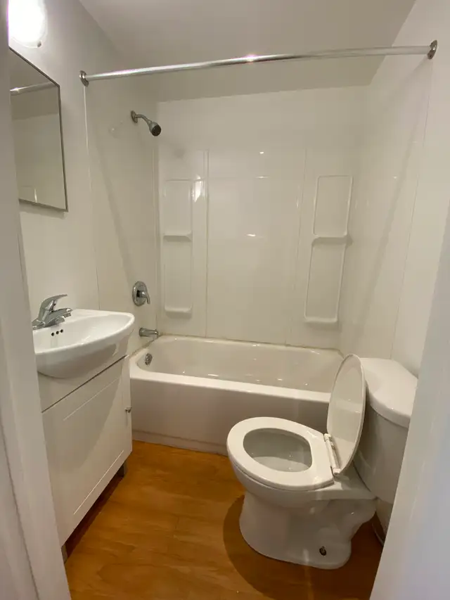 Bachelor/Studio Apartment in Durand Neighbourhood - Photo 5