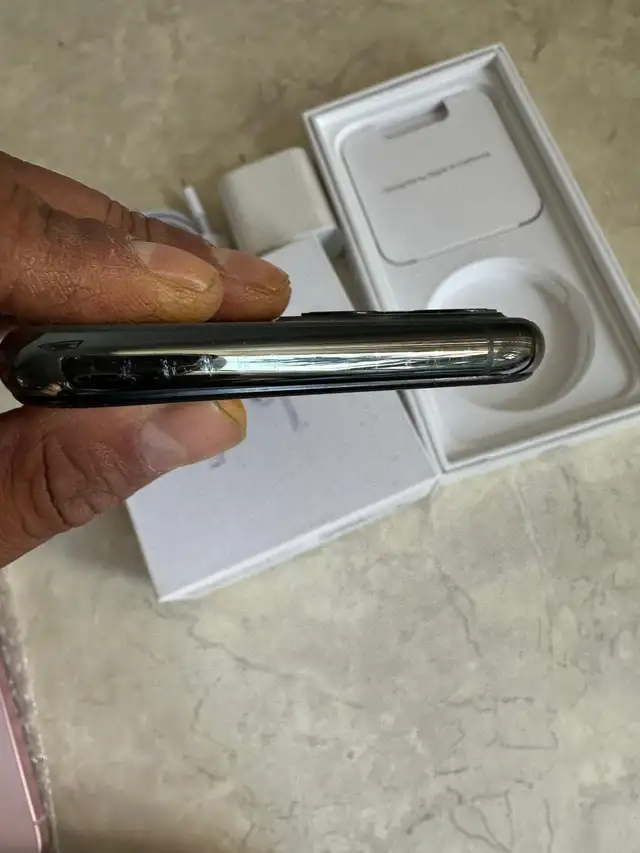 iPhone 11 pro 128GB AirPods/Charger Bundle/Delivery - Photo 6