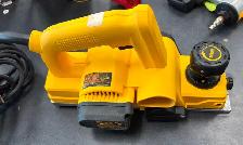 Dewalt Corded Thickness Planer in Case (Model: D26677 ) - Photo 3
