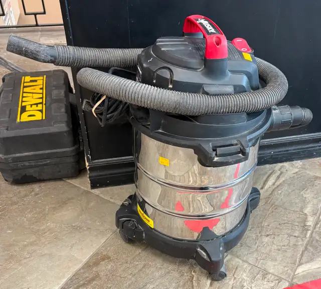 Husky 120v-60hz 18.9L Wet/Dry Shop Vac (Model: 1000 804 853 )