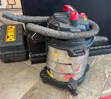 Husky 120v-60hz 18.9L Wet/Dry Shop Vac (Model: 1000 804 853 )
