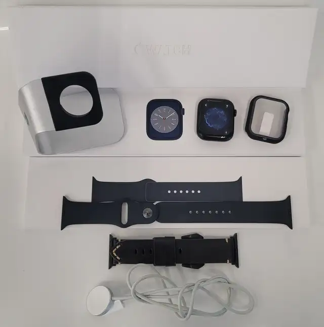 Apple 45mm Series 8 Smart Watch GPS   Wi-Fi Midnight Aluminum