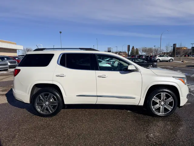 2017 GMC Acadia Denali 6 Passenger - Photo 7