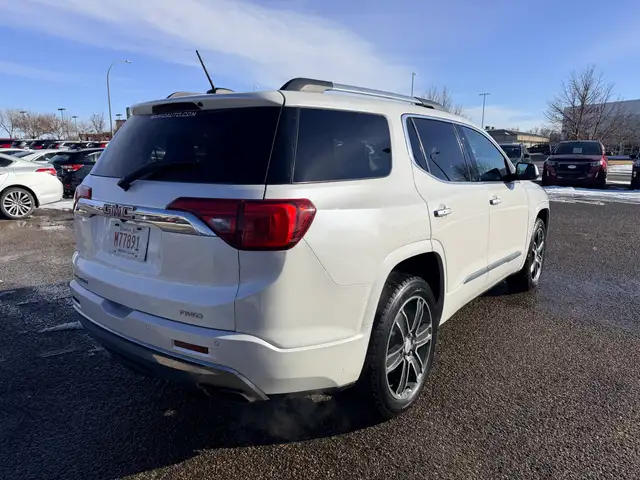 2017 GMC Acadia Denali 6 Passenger - Photo 9