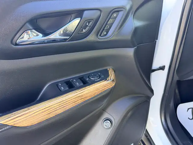 2017 GMC Acadia Denali 6 Passenger - Photo 16