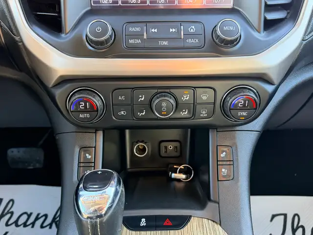 2017 GMC Acadia Denali 6 Passenger - Photo 18