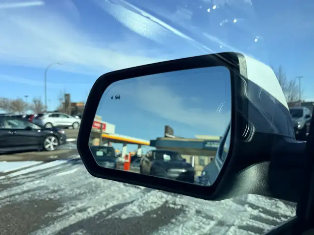 2017 GMC Acadia Denali 6 Passenger - Photo 27
