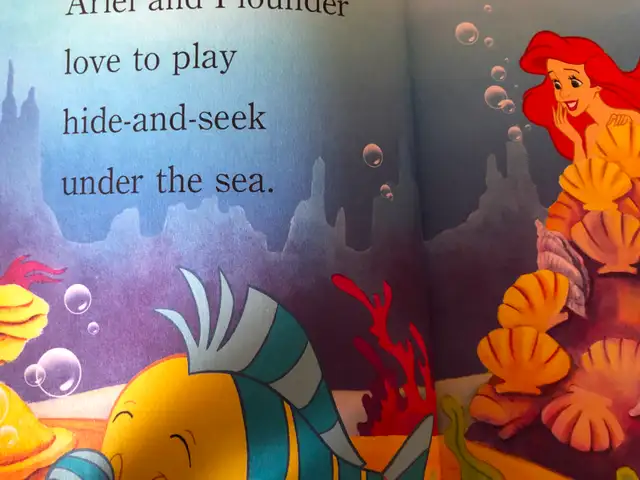 Sealed with a Kiss (Disney Princess)Paperback – Picture Book, - Photo 2