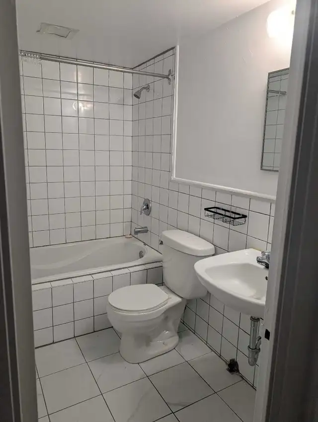 Large Studio, Great Building, Close To All - Photo 3