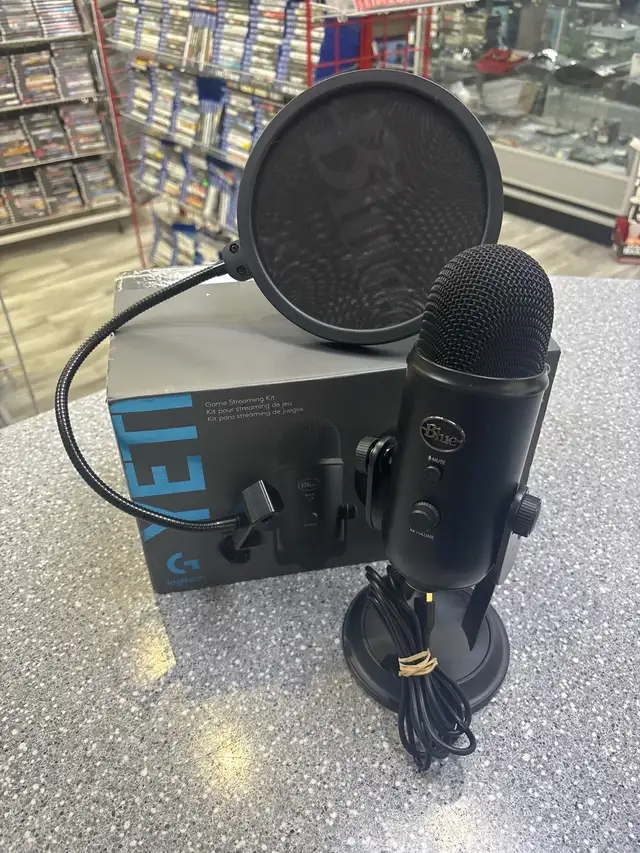 Logitech Yeti Game Streaming Kit In Box