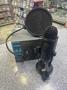 Logitech Yeti Game Streaming Kit In Box