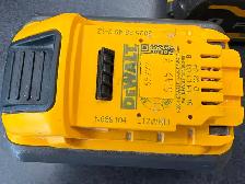 Dewalt 9AH Flexvolt Rechargeable Battery 20v/60v x2 Available - Photo 3