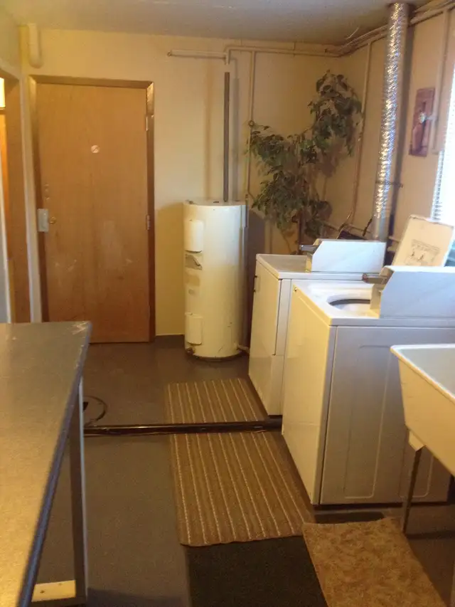 Spacious, Quiet, 2BR Available April 1st - Photo 4