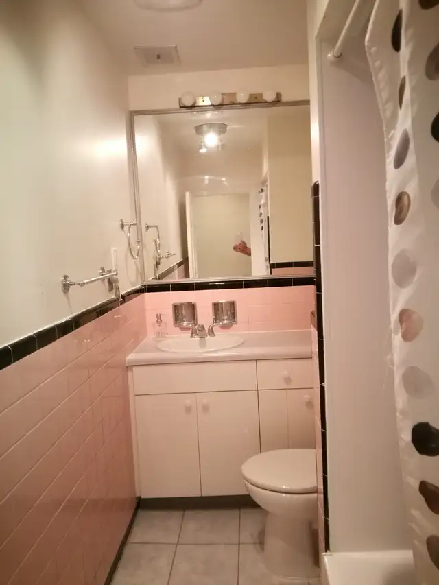 Private Room, Female ONLY, North York - Photo 6